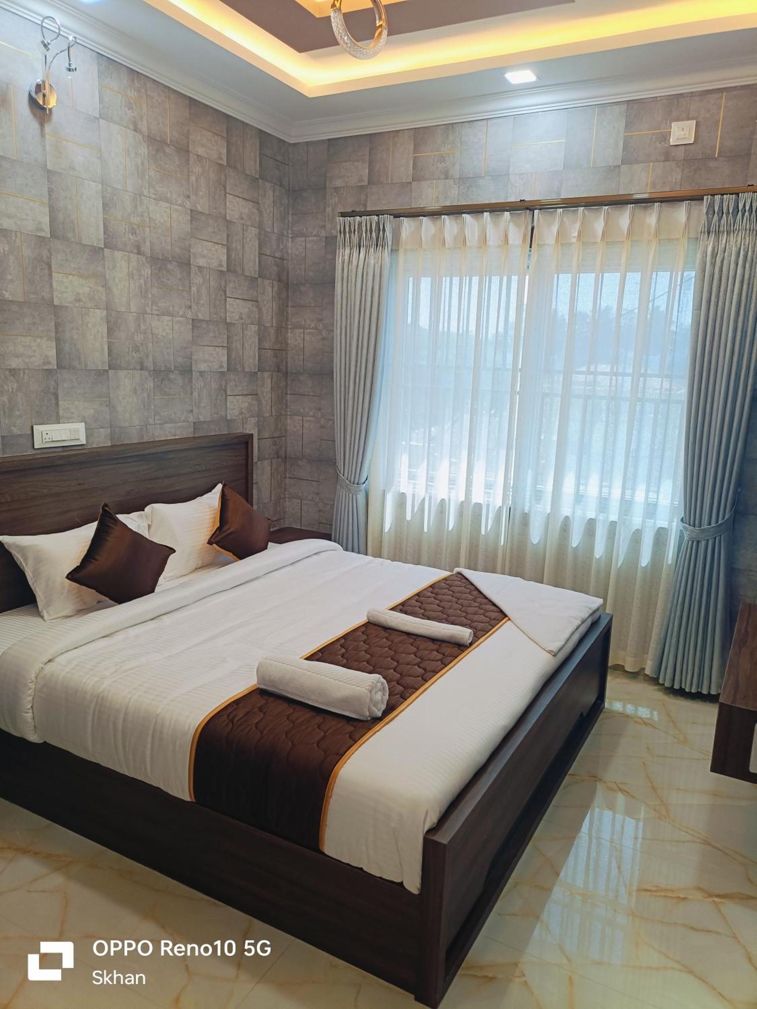 Golden Residency Hotel Kushalanagar Bagian luar foto