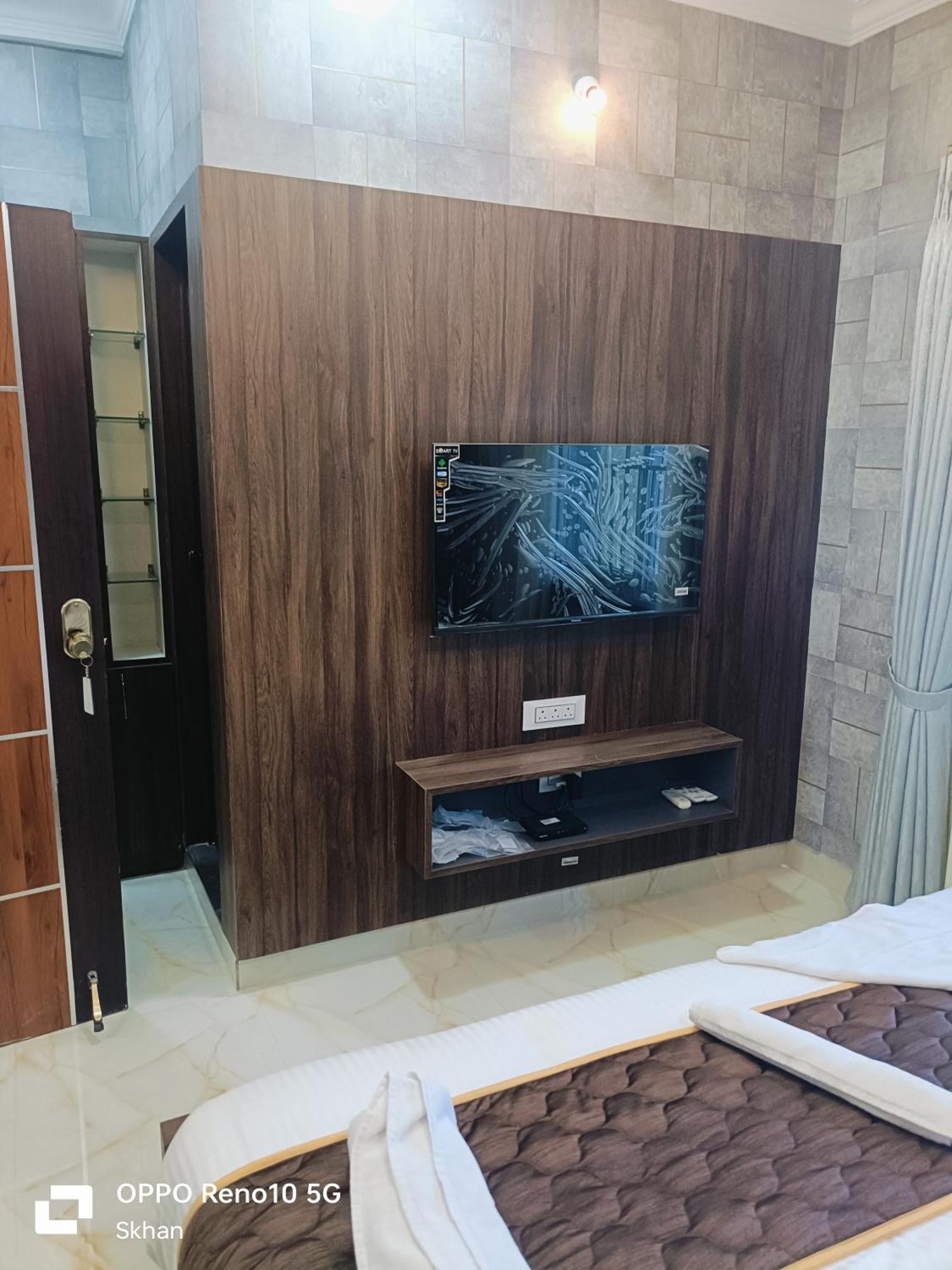 Golden Residency Hotel Kushalanagar Bagian luar foto
